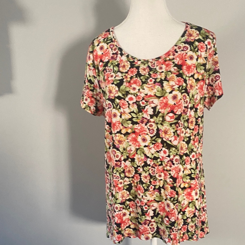 🍄Ginger G Black Floral Short Sleeve Top